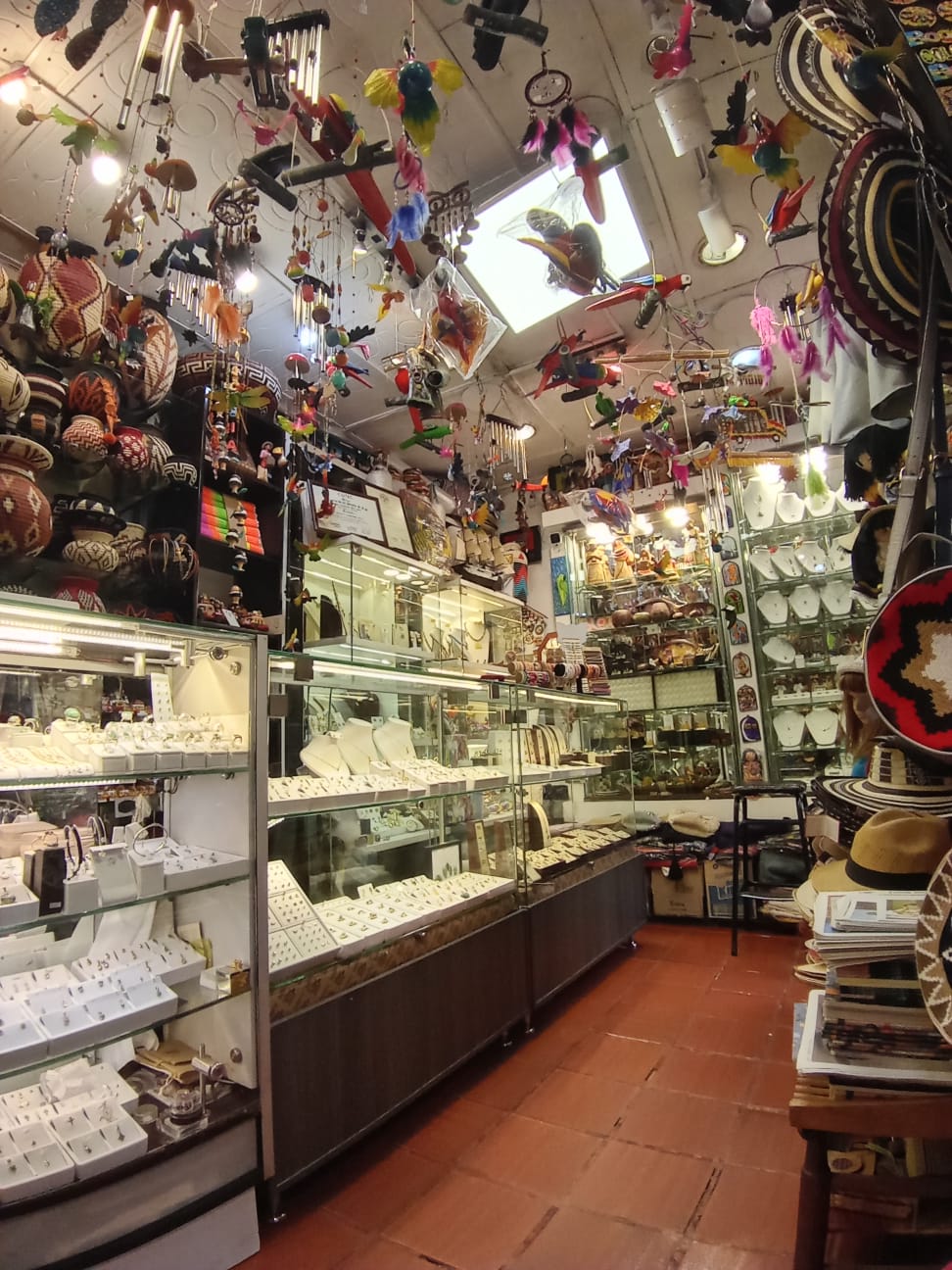 Colores de Mi Pueblo — Local 11-13, artesanías tradicionales colombianas | Colores de Mi Pueblo — Local 11-13, traditional Colombian crafts